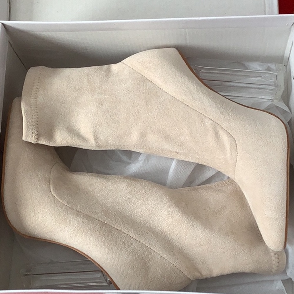 Brand new woman’s Heel boots